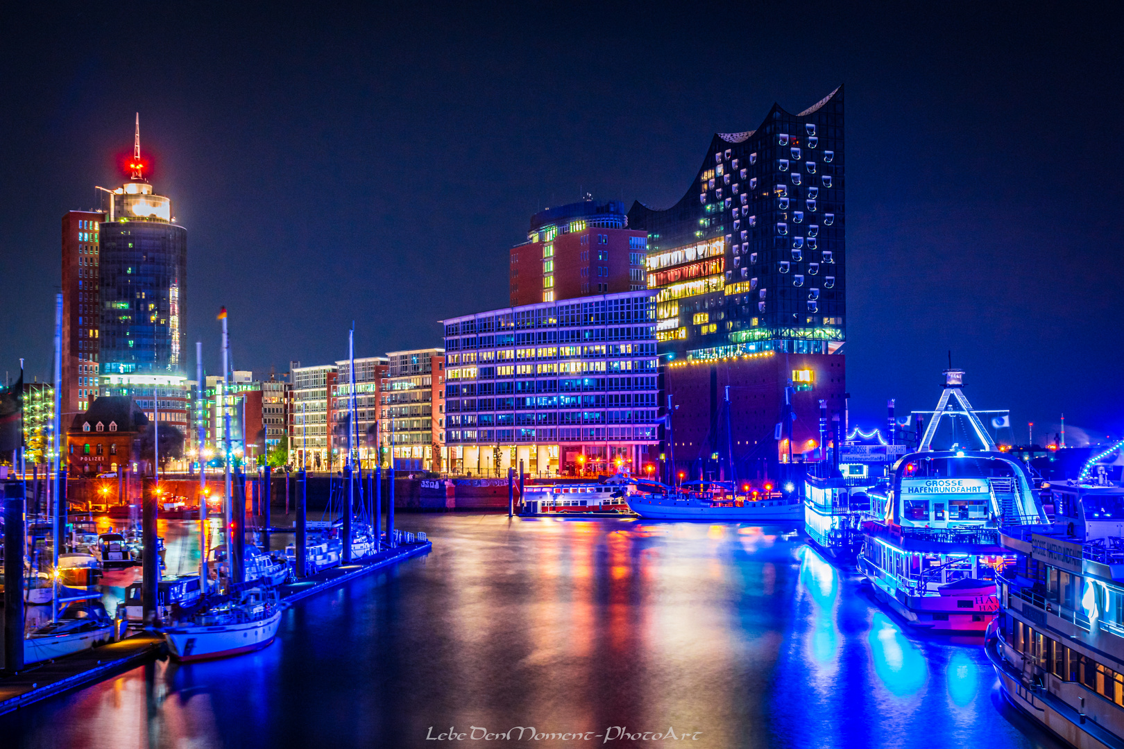 Elbphilharmonie bei Nacht