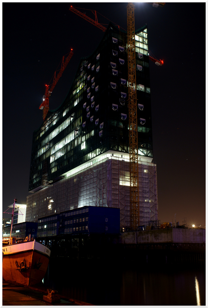 Elbphilharmonie bei Nacht