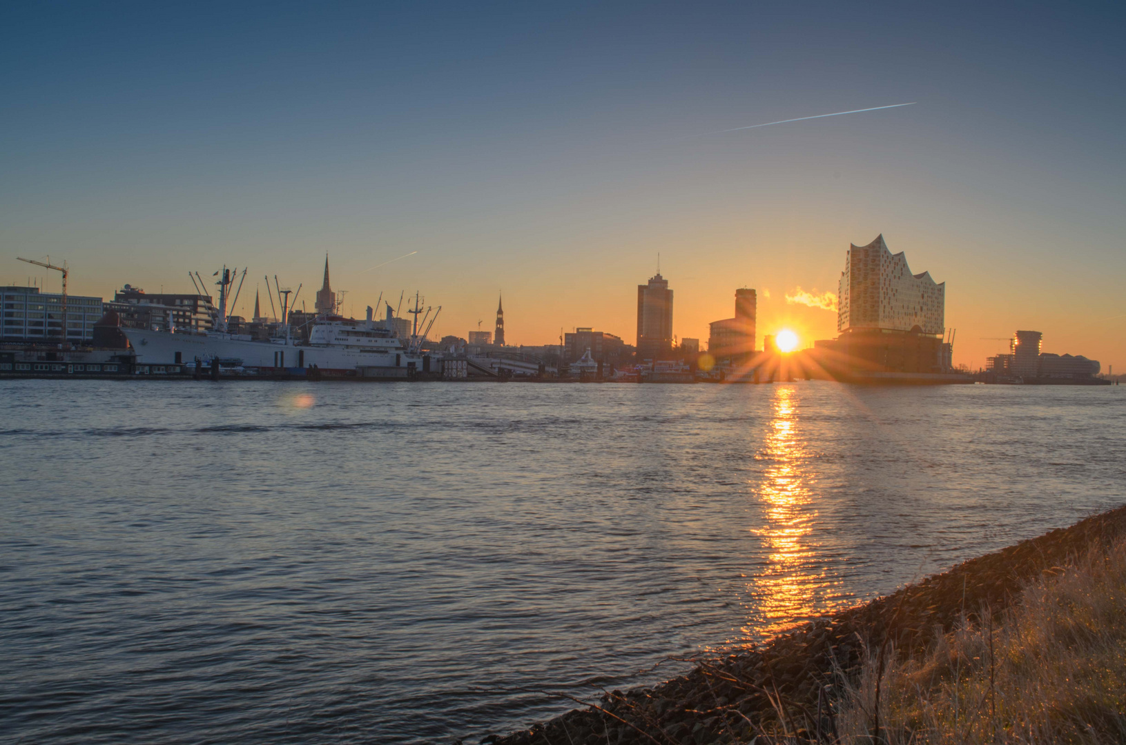 Elbphilharmonie beim Sonnenaufgang