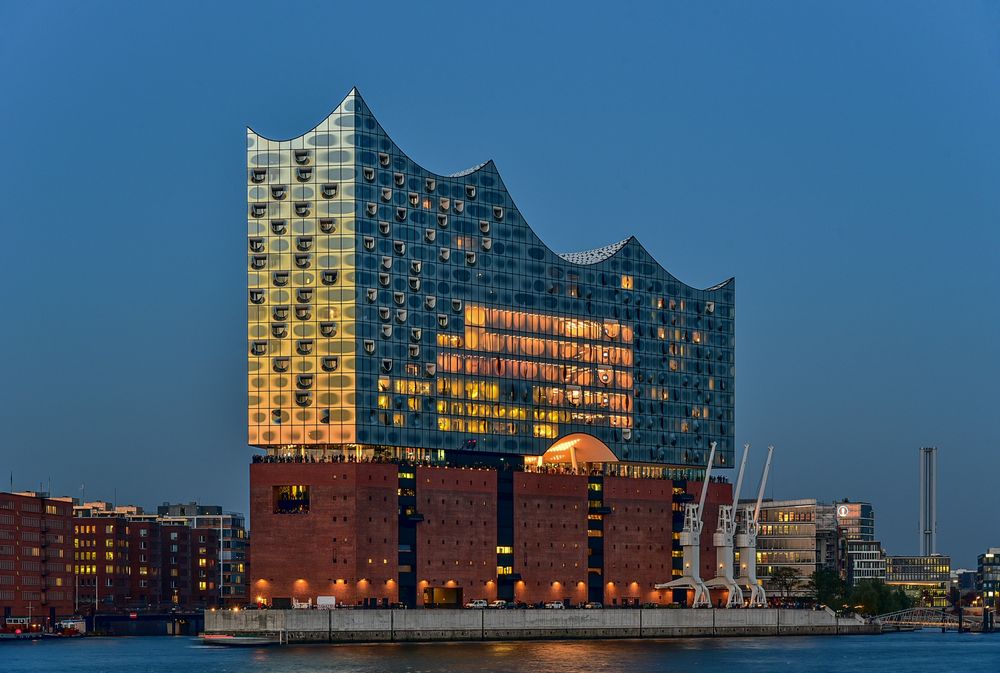 Elbphilharmonie beim Sonnenuntergang 