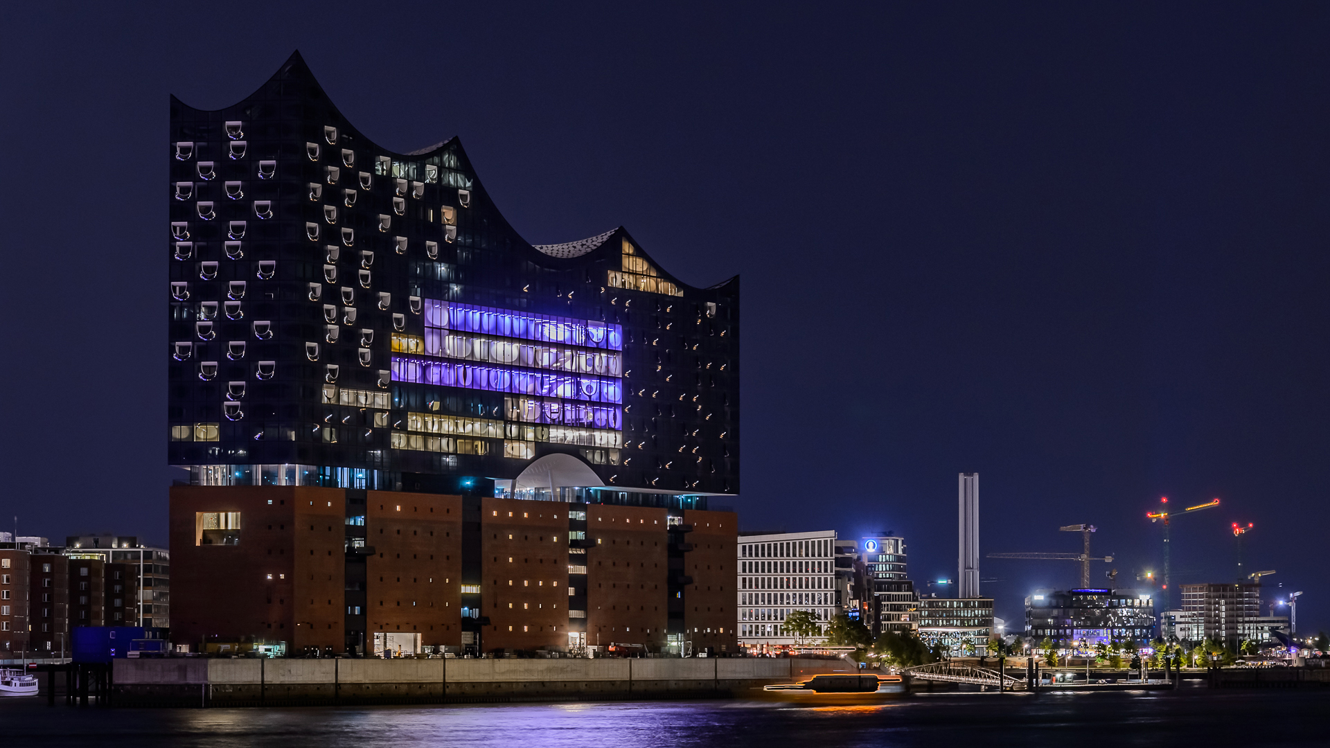 Elbphilharmonie by night