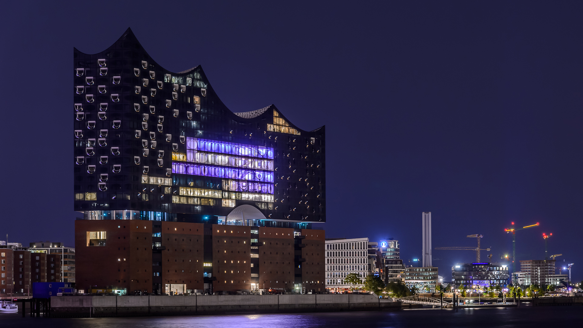 Elbphilharmonie by night