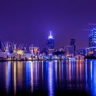 Elbphilharmonie ganz in Blau beim Blue Port 2014