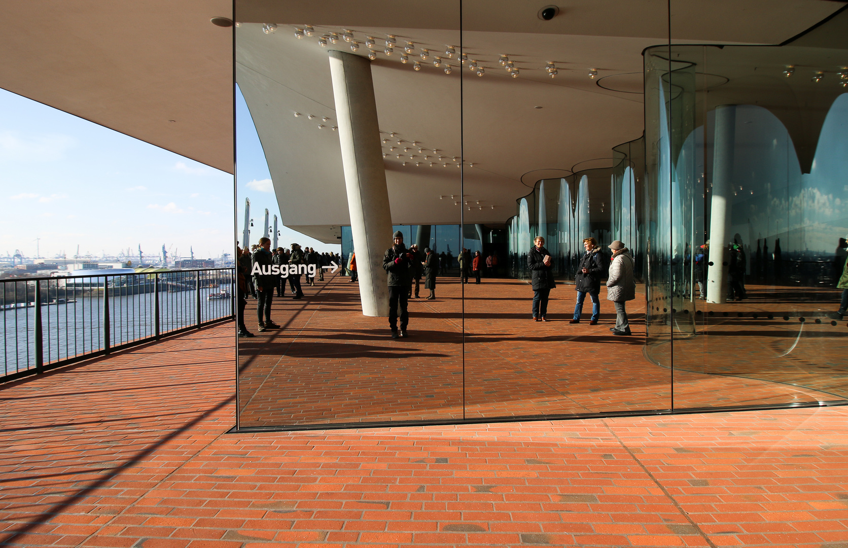 Elbphilharmonie gespiegelt