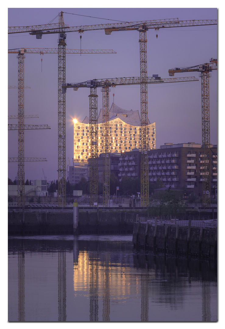 Elbphilharmonie Hamburg im Morgenlicht