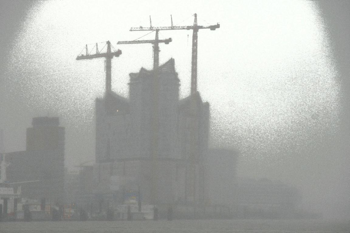 Elbphilharmonie Hamburg im Nebel