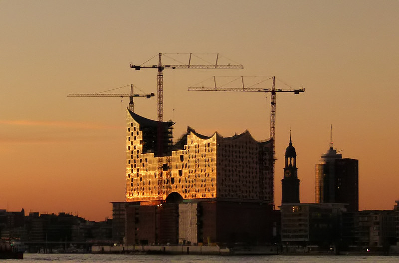 Elbphilharmonie im Abendlicht