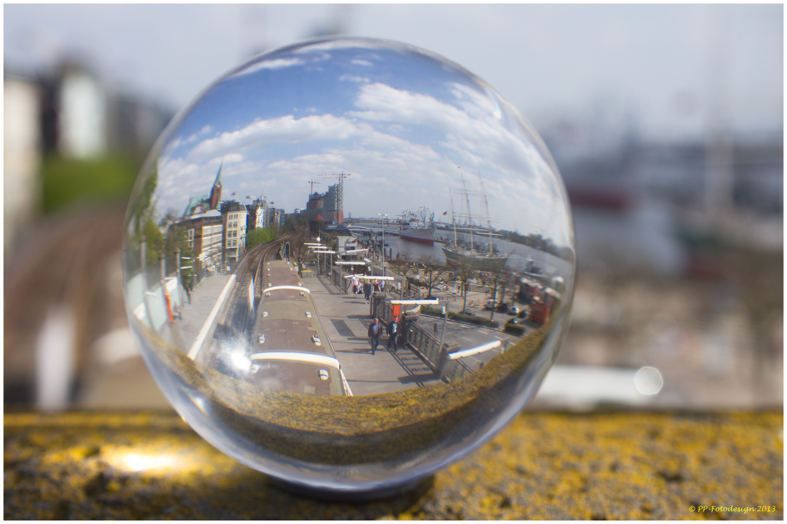 Elbphilharmonie im Glas