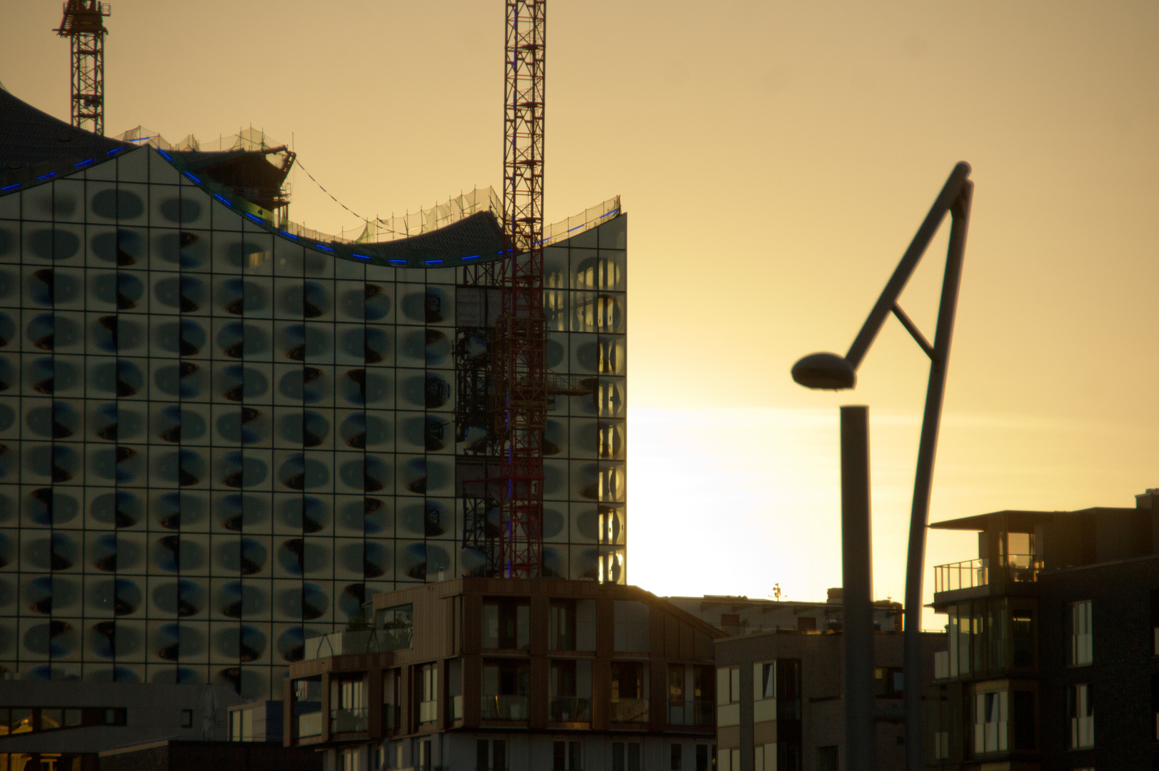 Elbphilharmonie im letzten Sonnenlicht