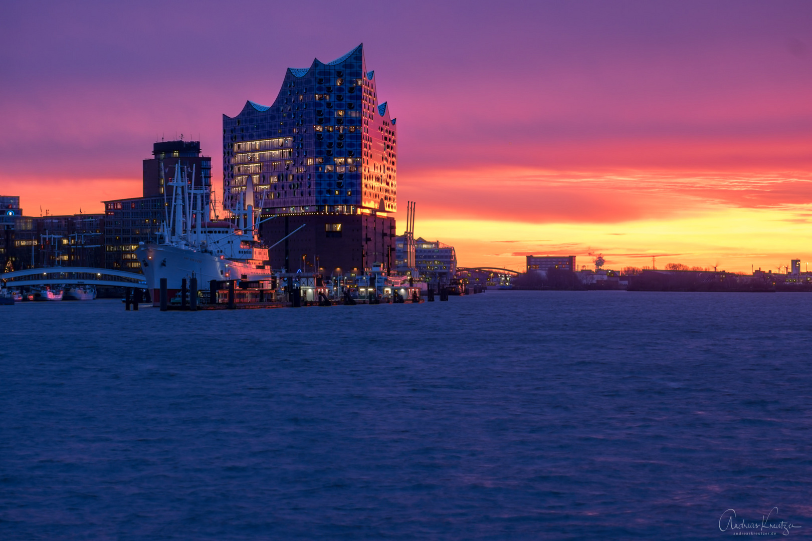 Elbphilharmonie im Morgenlicht