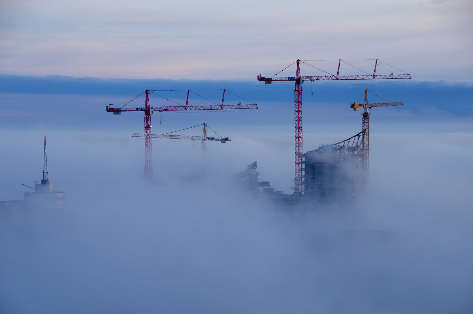 Elbphilharmonie im Nebel