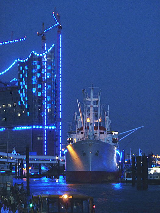 Elbphilharmonie in Blau