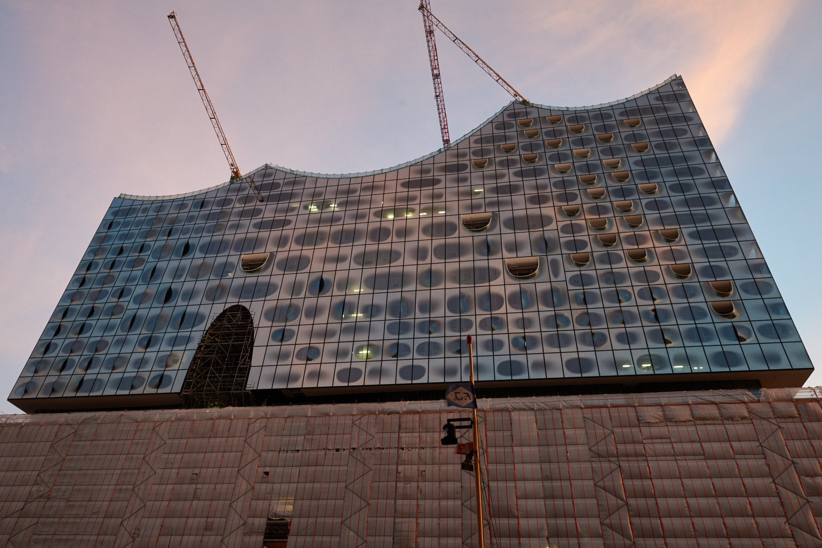 Elbphilharmonie in der Dämmerung