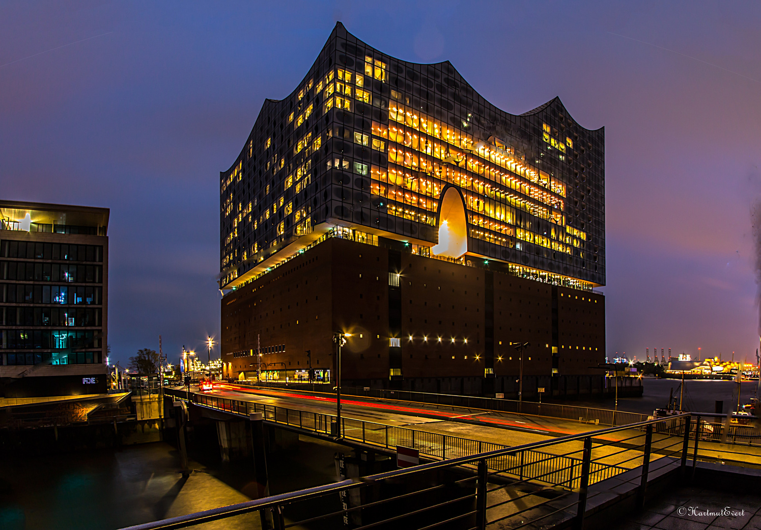 Elbphilharmonie in der Hamburger Speicherstadt / 1