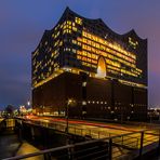 Elbphilharmonie in der Hamburger Speicherstadt / 1