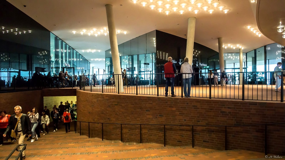 Elbphilharmonie Konzerthaus Hamburg Plaza