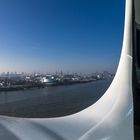 Elbphilharmonie mit Blick auf die beiden Musical Theater