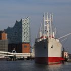 Elbphilharmonie mit Cap San Diego