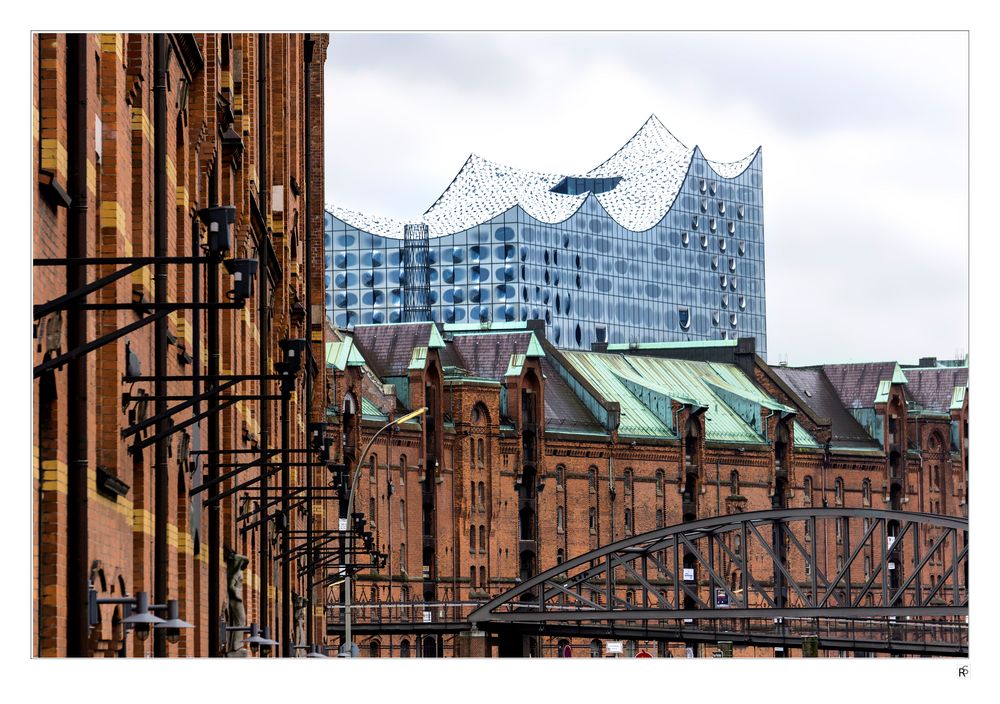 Elbphilharmonie mit Speicherstadt