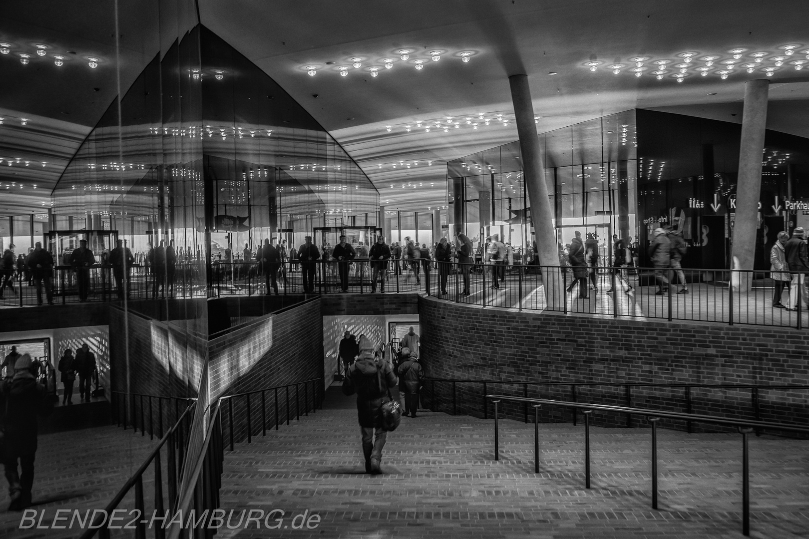 Elbphilharmonie Plaza-1-2