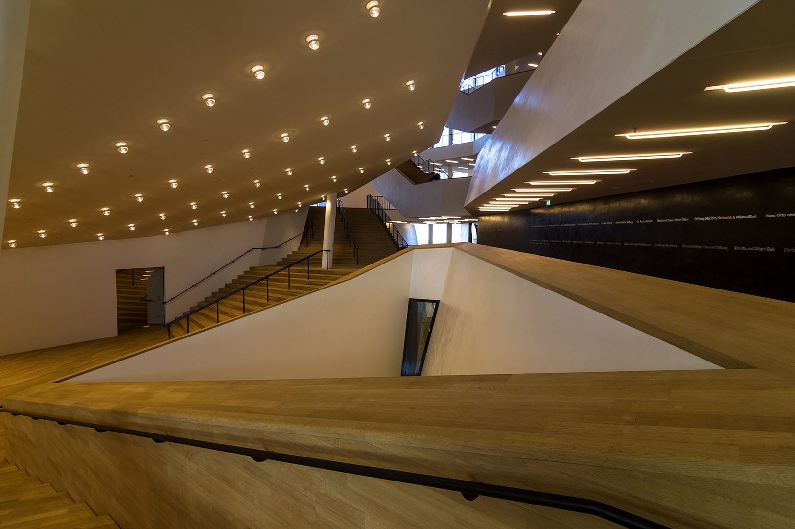 Elbphilharmonie ... treppauf und treppab laufen