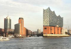 Elbphilharmonie und Blick in den Sandtorhafen