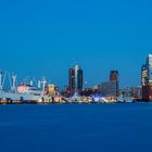 Elbphilharmonie und Cap San Diego zur blauen Stunde 