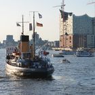 Elbphilharmonie und Eisbrecher Stettin