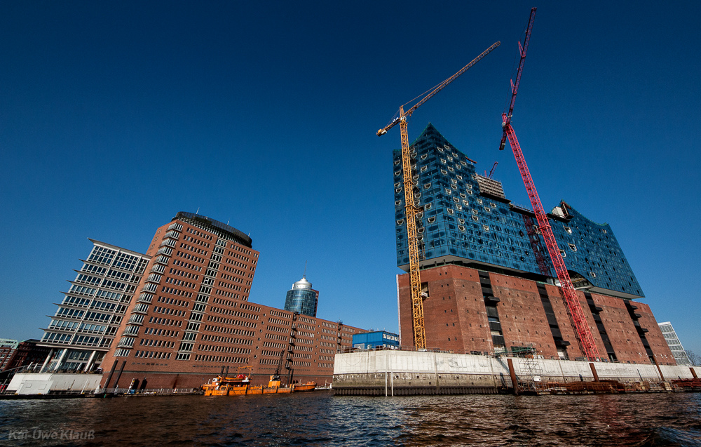 Elbphilharmonie und HTC stürzen