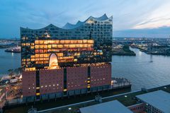 Elbphilharmonie zur blauen Stunde