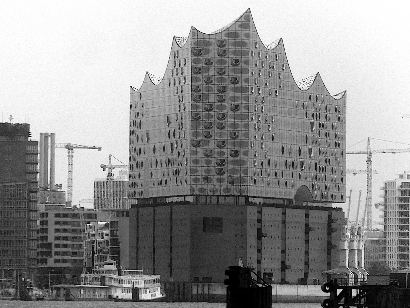 Elbphilharmonie_Wasserseitig1_SW