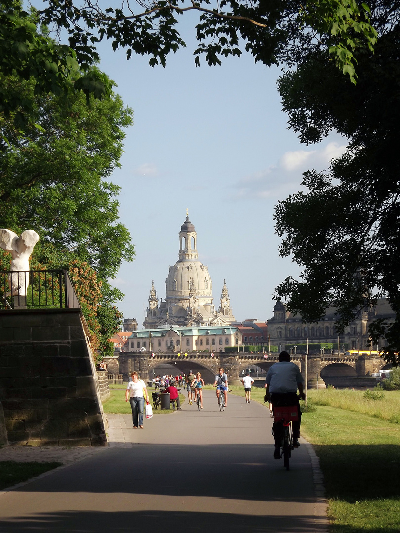 Elbradweg zur besten Feierabendzeit