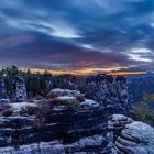 Elbsandsteingebirge am Morgen vor Sonnenaufgang