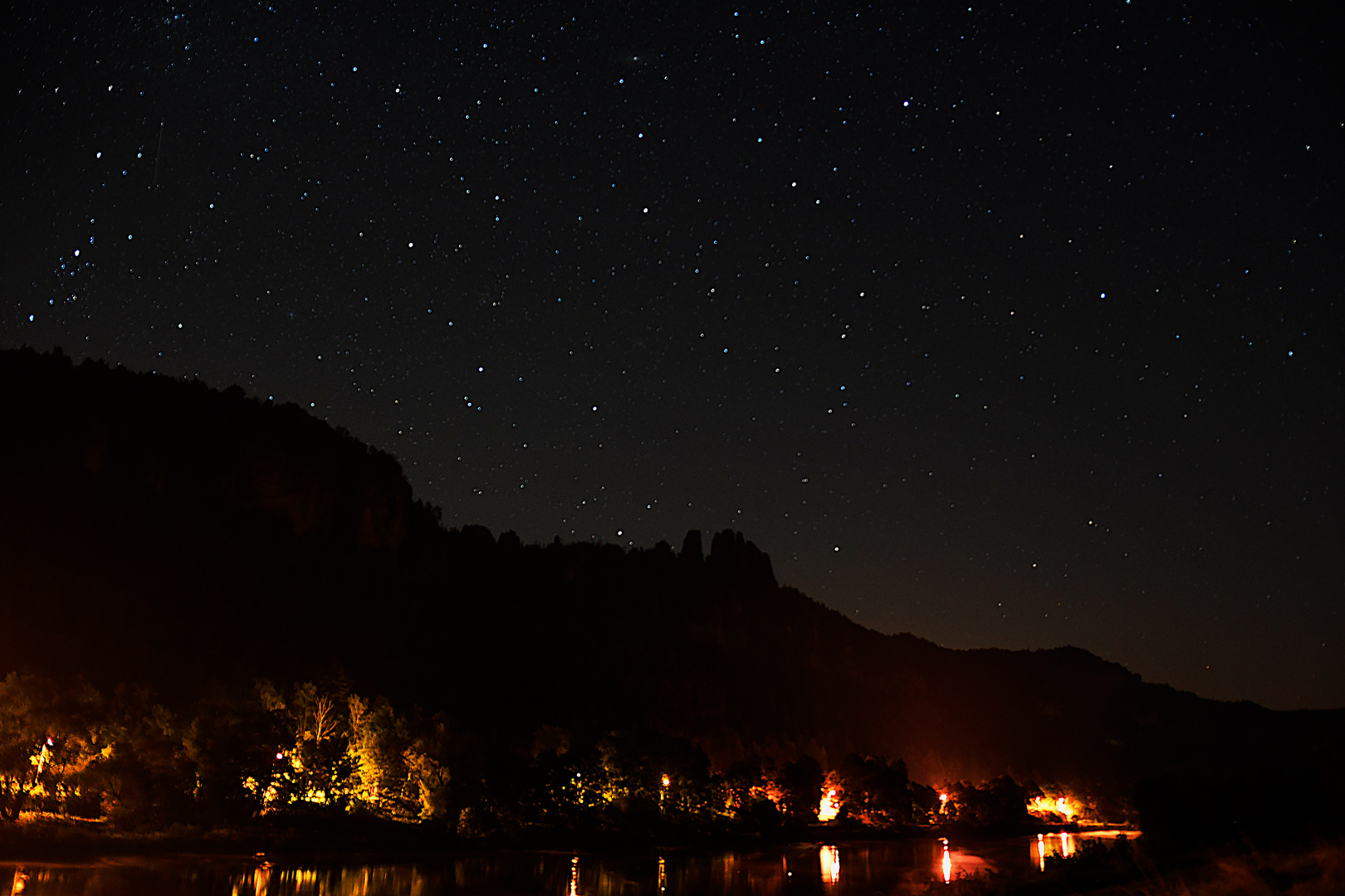 Elbsandsteingebirge bei Nacht