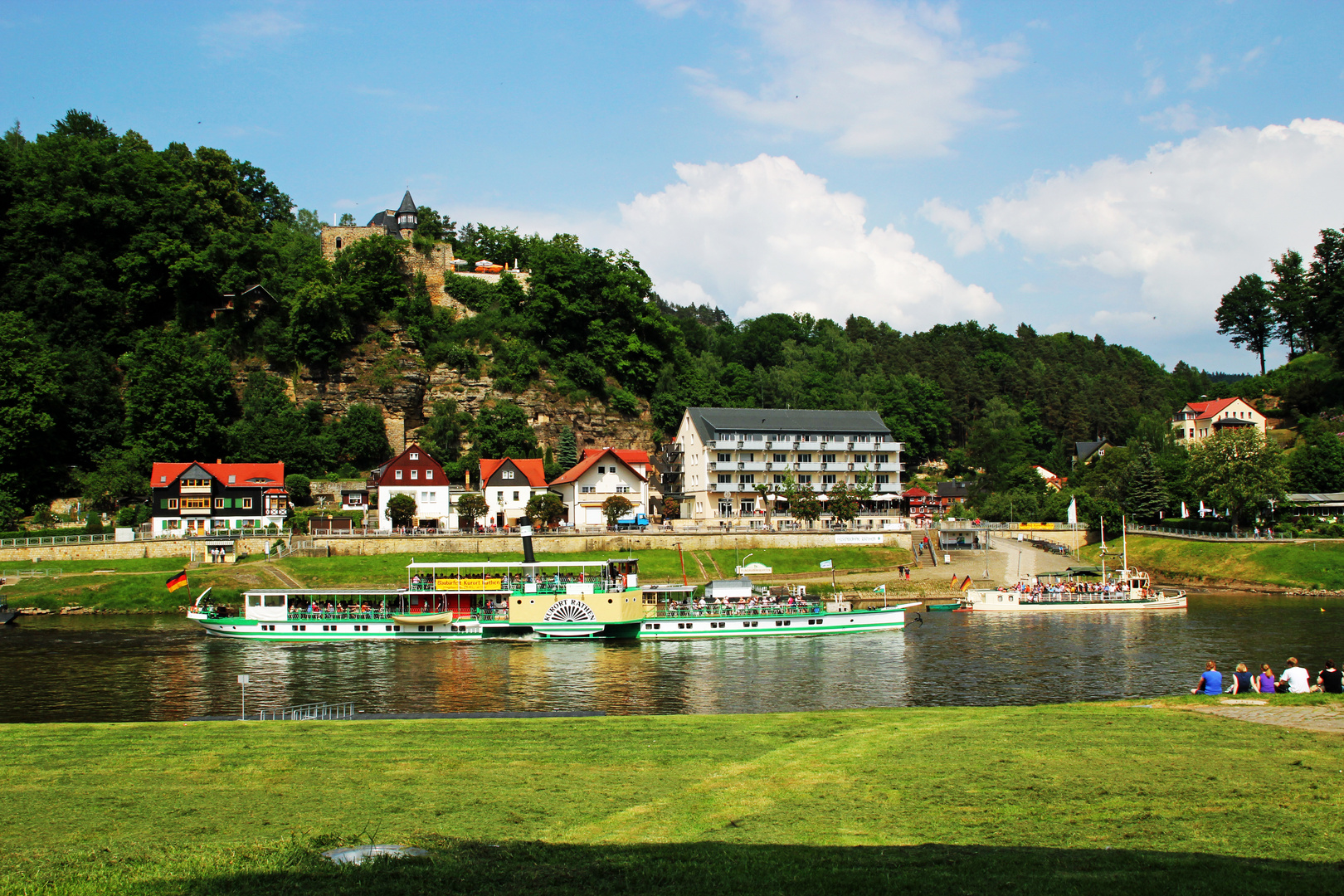 Elbsandsteingebirge: Der Raddampfer Rathen in Rathen