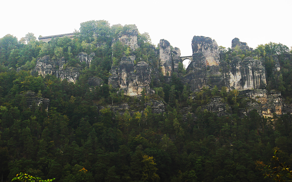 Elbsandsteingebirge gegenüber Rathen