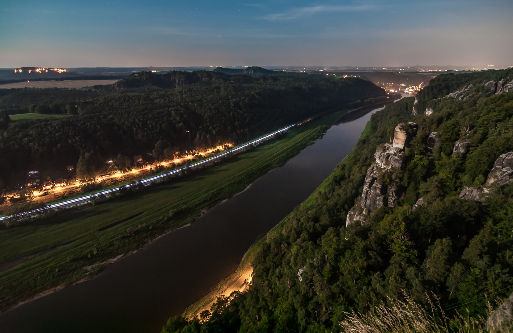 Elbsandsteingebirge im Mondlicht