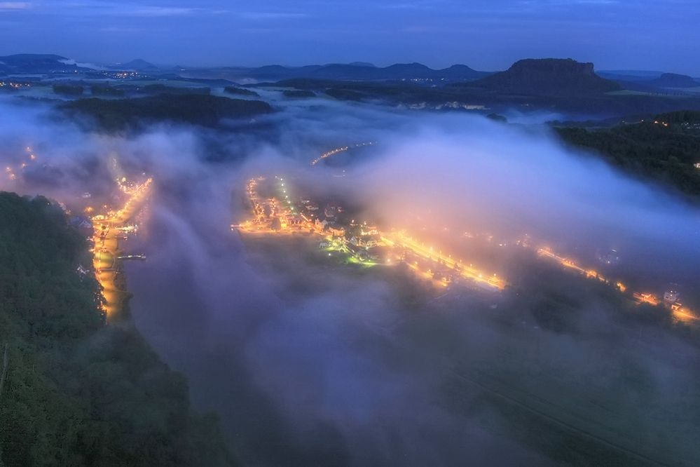 Elbtal bei Nacht von Niels Hoffmann 