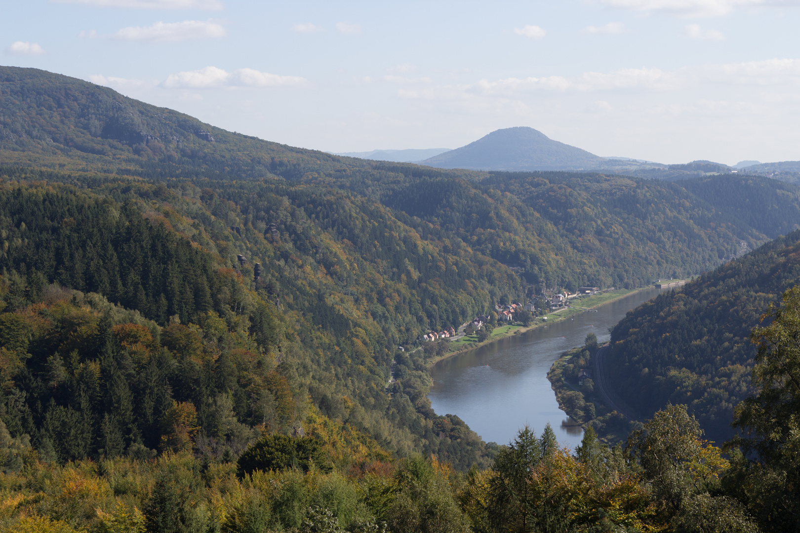 Elbtal im anfänglichen Herbstrausch