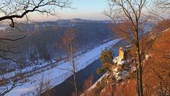 Elbtalblick zum Rauenstein, den Bärensteinen und in der Ferne Dresden und Pirna...