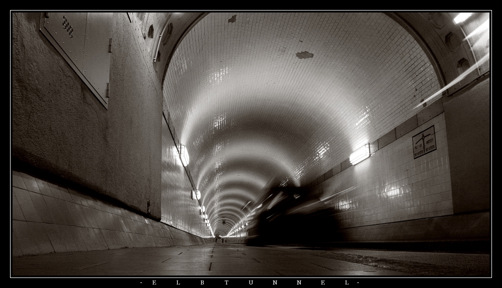 - Elbtunnel -