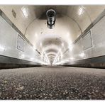 - Elbtunnel II -