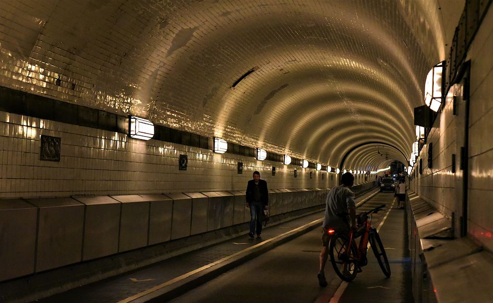 Elbtunnel in Hamburg Foto & Bild architektur, erwachsene, deutschland Bilder auf Elbtunnel in Hamburg Foto & Bild architektur, erwachsene, deutschland Bilder auf