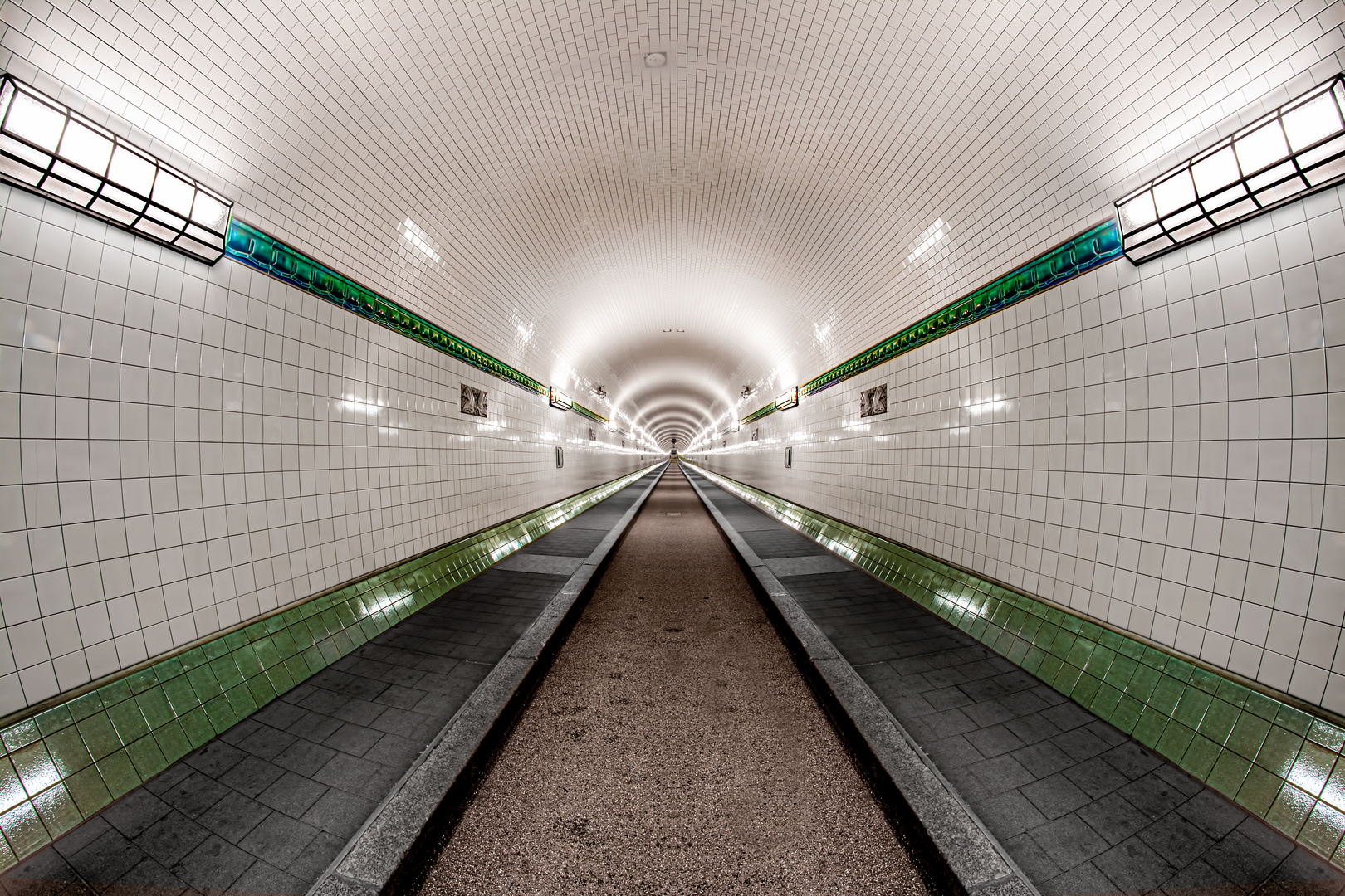 elbtunnel und die Touristen