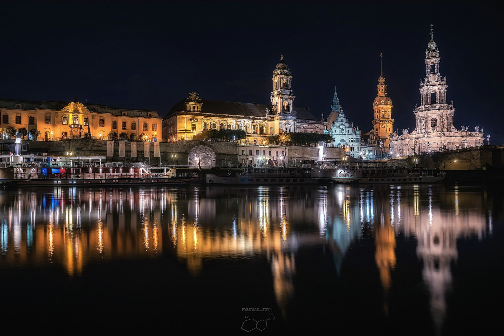 Elbufer bei Nacht