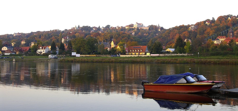 Elbufer - Blick zum Luisenhof