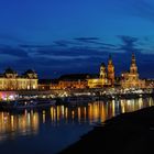 Elbufer Dresden zur blauen Stunde ...