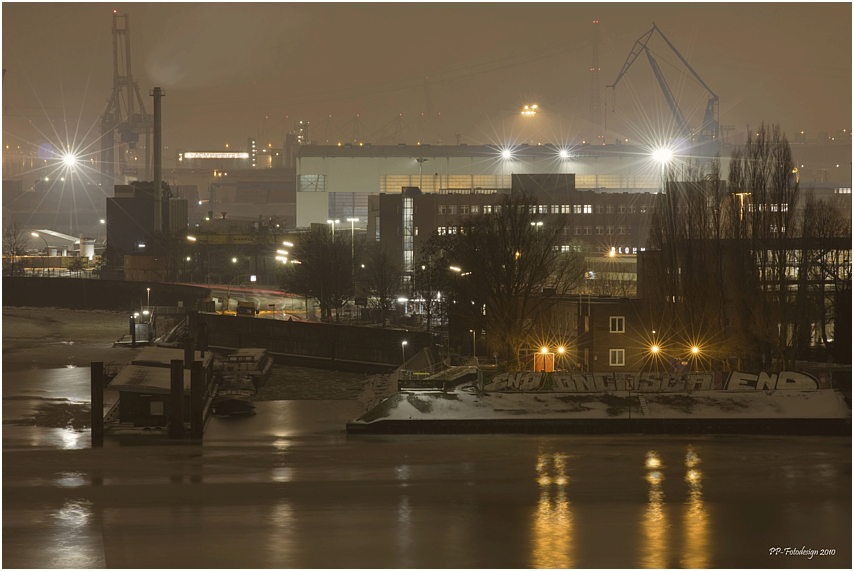 Elbufer in der Nacht