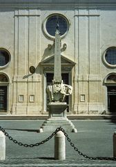 Elefant mit Obelisk