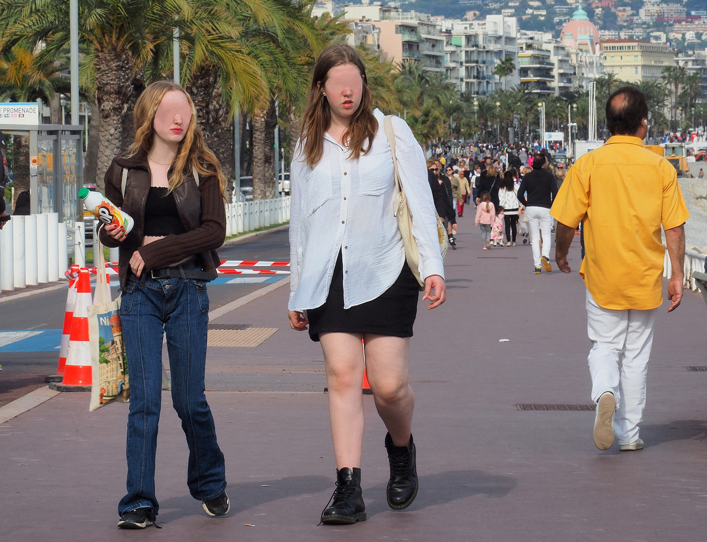 Elégance à la Promenade des Anglais… !